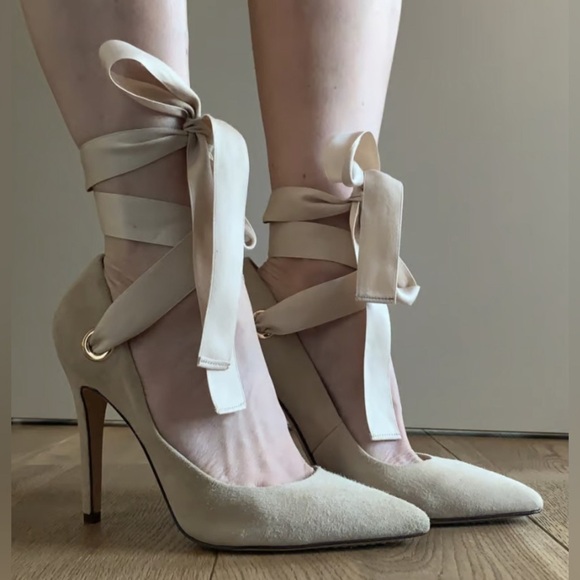 Alice + Olivia Dominique Heels - Size 39 (US 9) - Picture 3 of 16